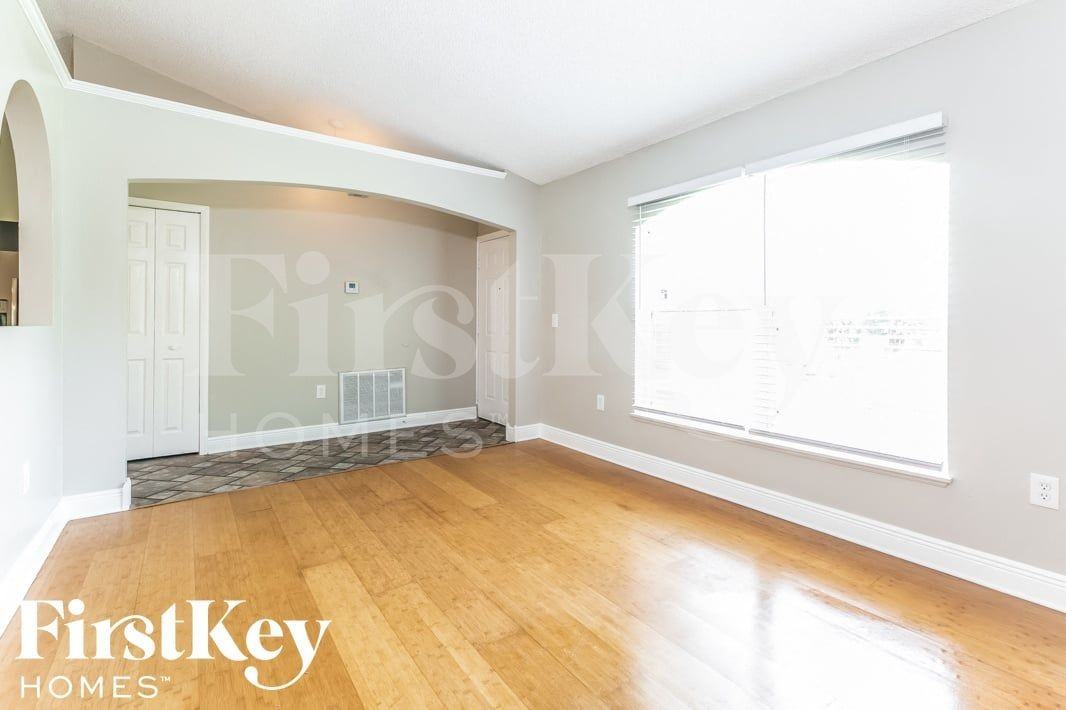 1130 Sandusky St Se - Photo 4 of 16