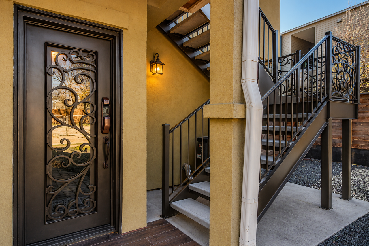 1904 E 13th St #B - Photo 3 of 12