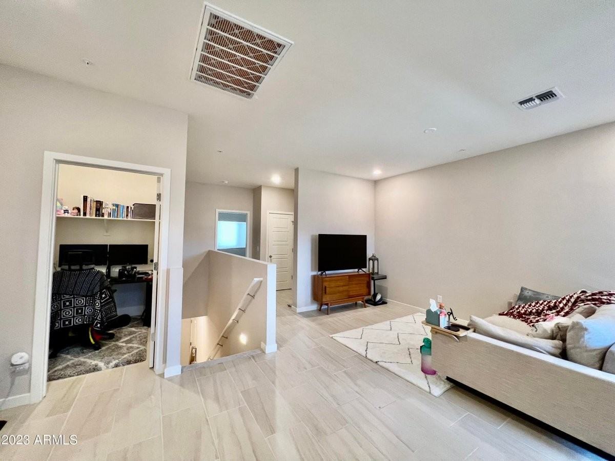 2145 W Harmont Dr - Photo 5 of 20