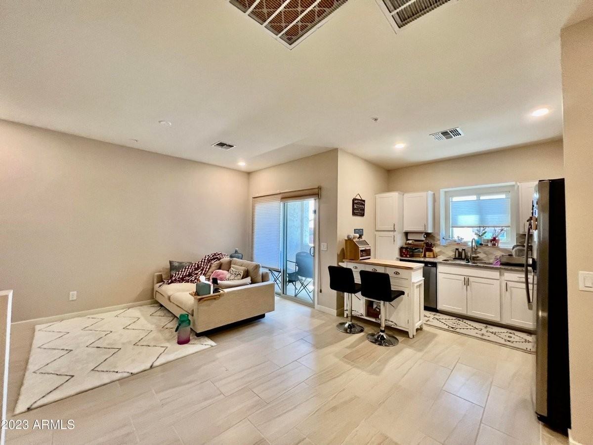 2145 W Harmont Dr - Photo 6 of 20