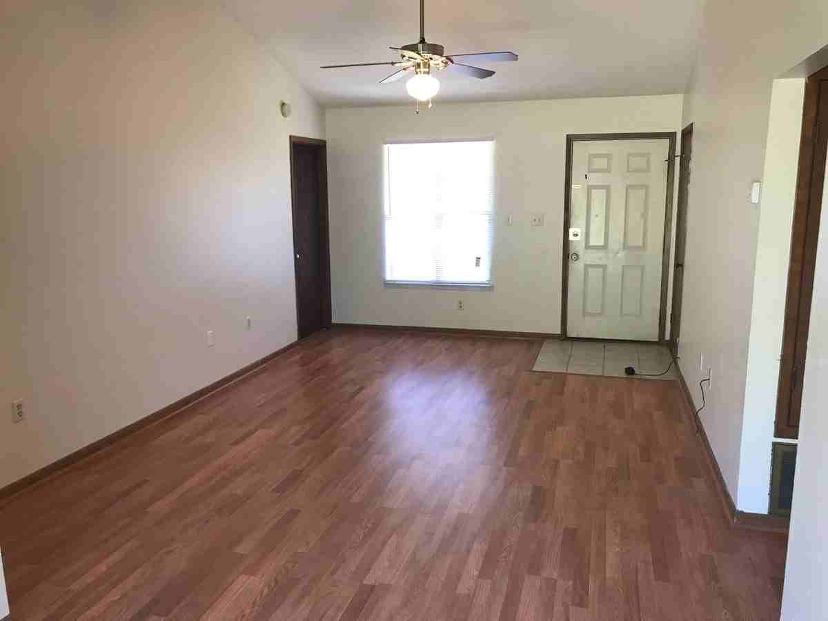 117 Stephens Ln - Photo 2 of 11
