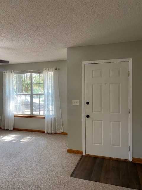 5105 Lake Dr S - Photo 4 of 25