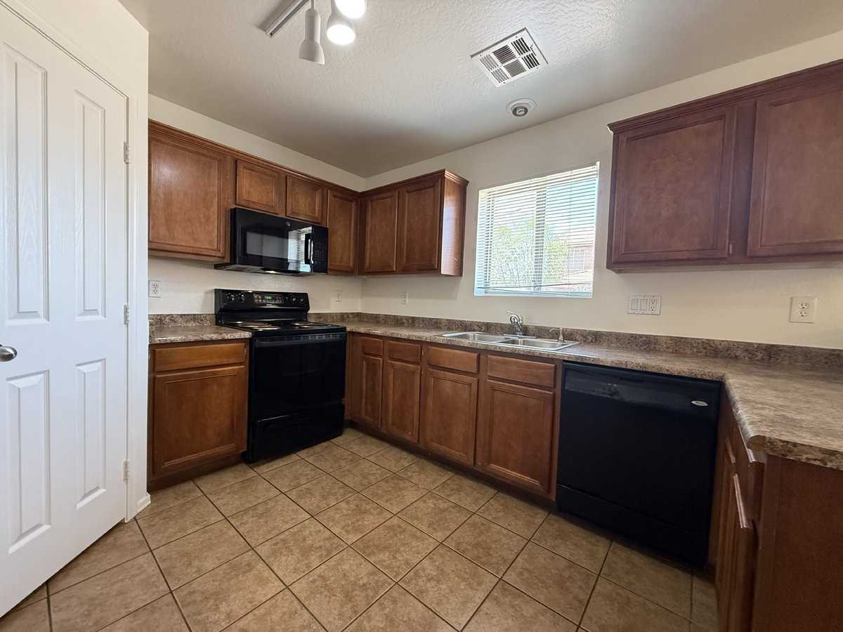 7372 W Ian Dr - Photo 3 of 50