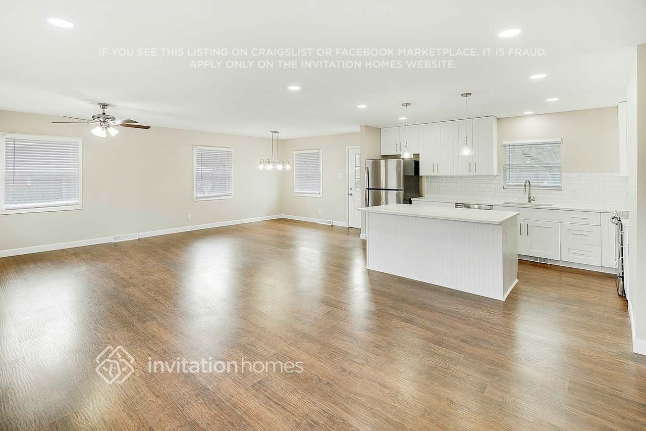 4240 Winedale Ln - Photo 4 of 26