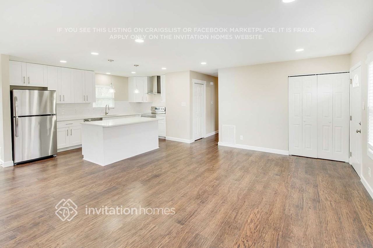 4240 Winedale Ln - Photo 6 of 26