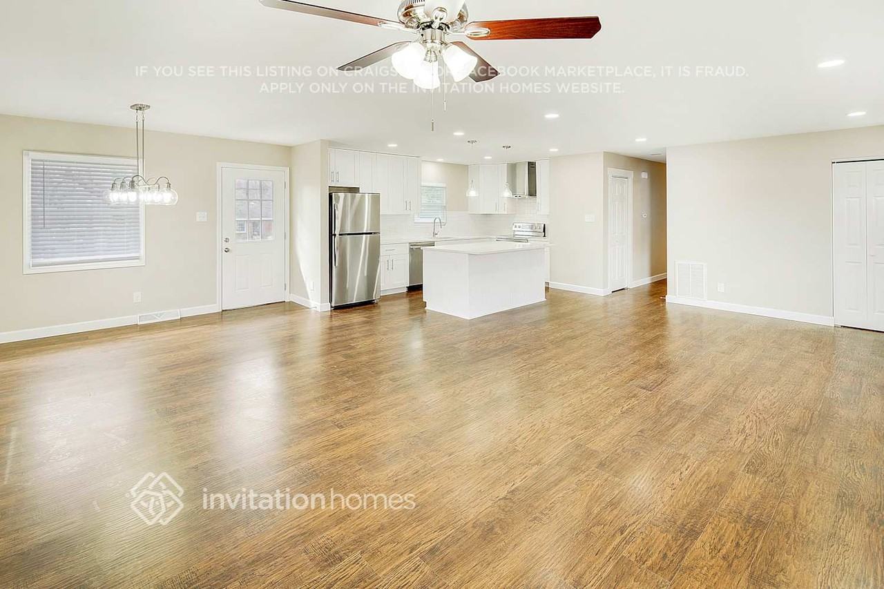 4240 Winedale Ln - Photo 7 of 25