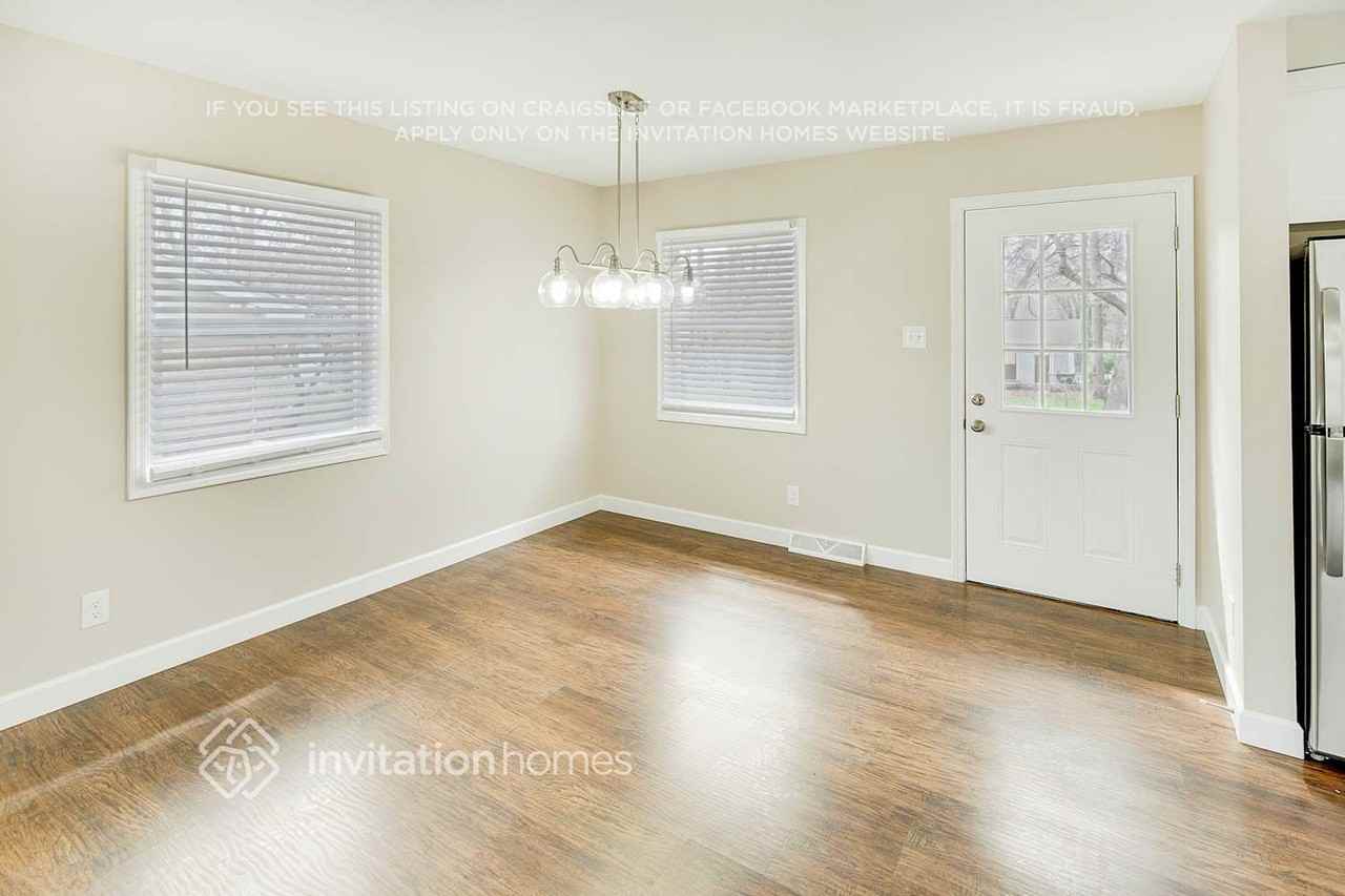 4240 Winedale Ln - Photo 5 of 25