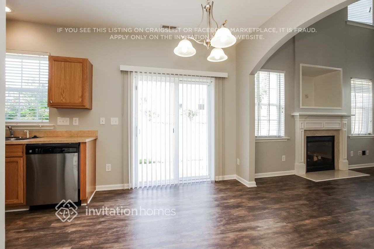 4903 Abercromby St - Photo 6 of 20