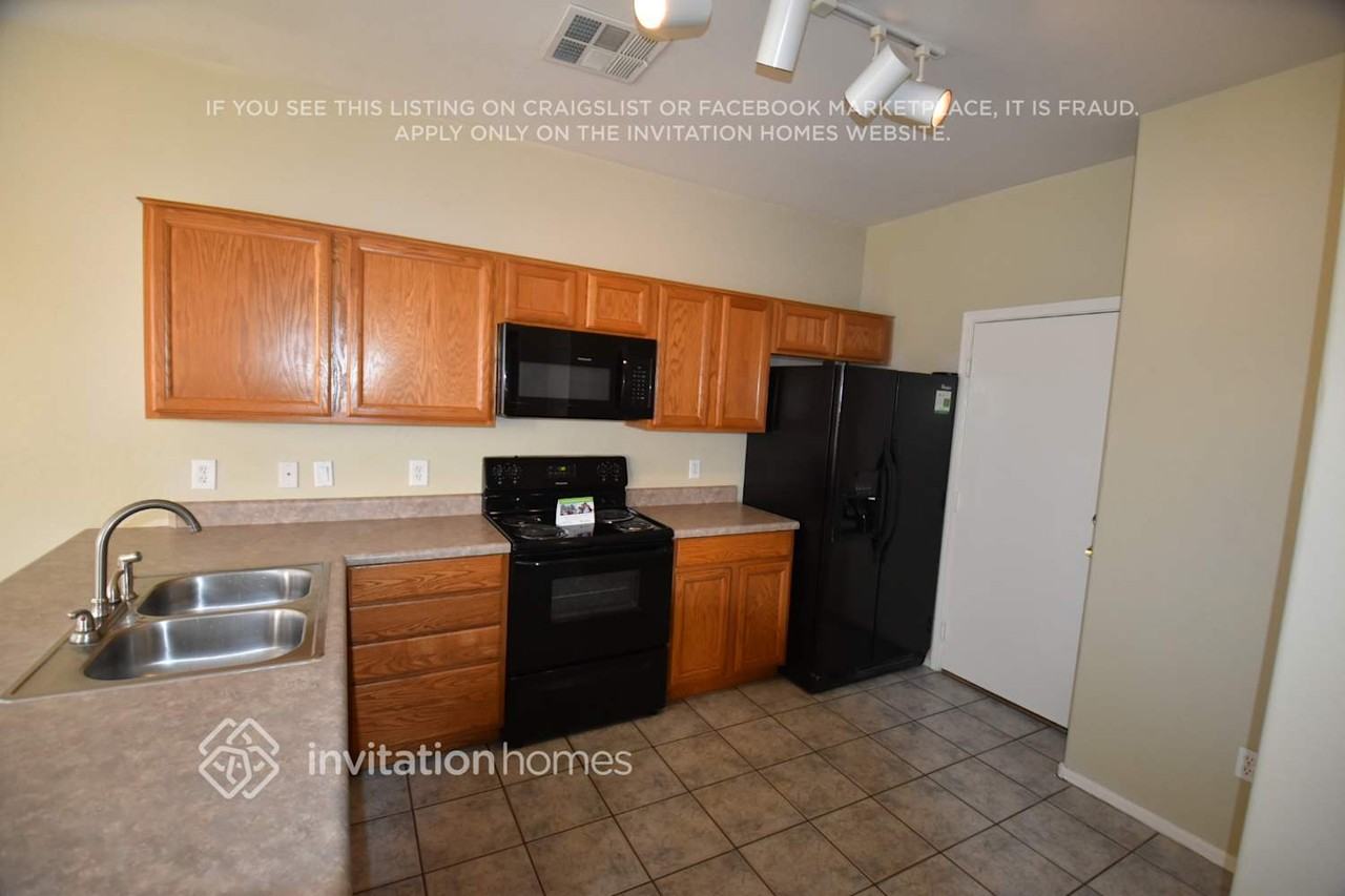 8743 E Kilarea Ave - Photo 6 of 14