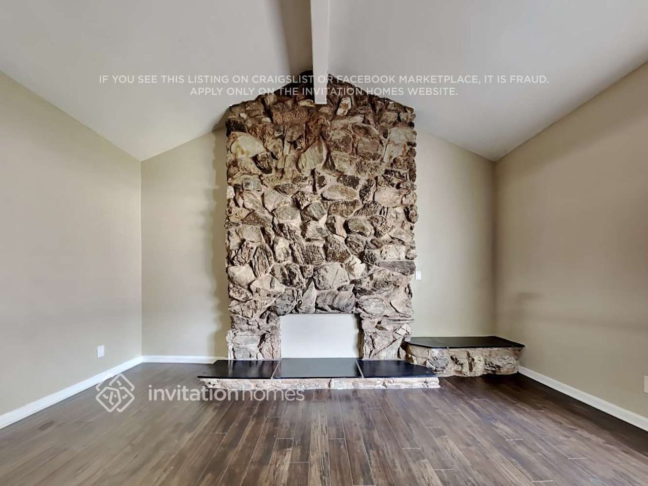 15929 Eccles St - Photo 4 of 20