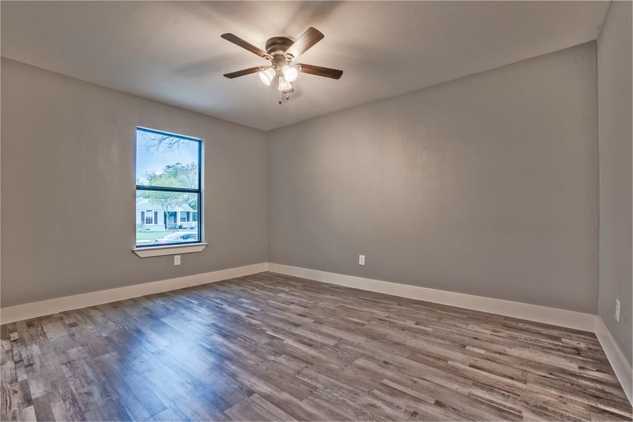 2423 Fenwick Dr - Photo 6 of 18