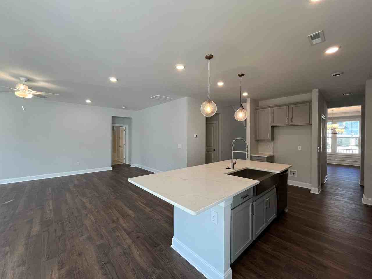 816 Challenger Ln - Photo 6 of 32