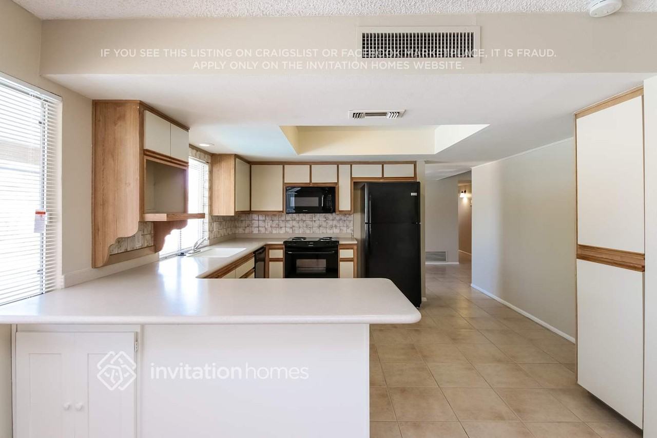 12042 N 28th Pl - Photo 7 of 18