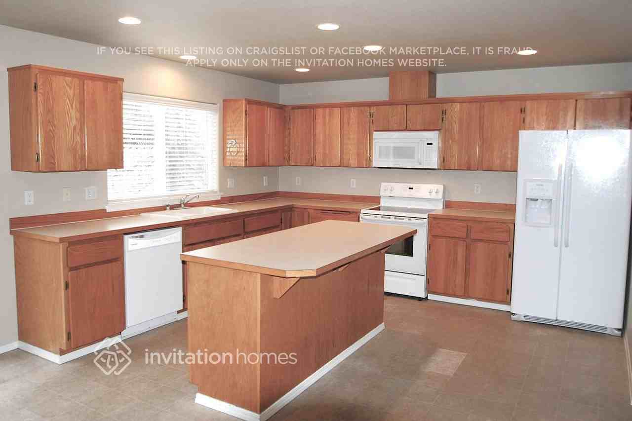 8108 183rd Ave E - Photo 5 of 9