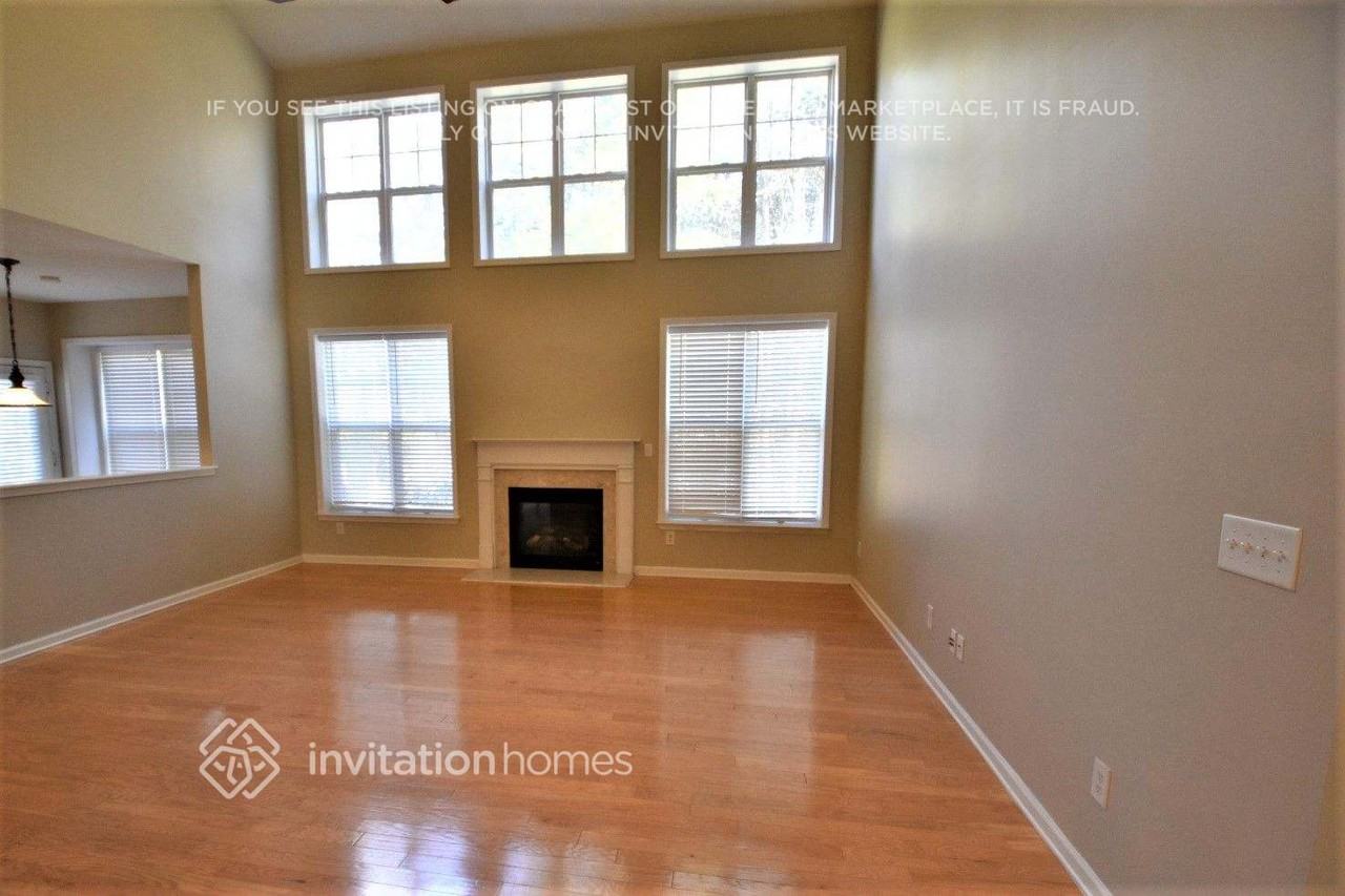 1942 Woodstream Rd - Photo 2 of 8