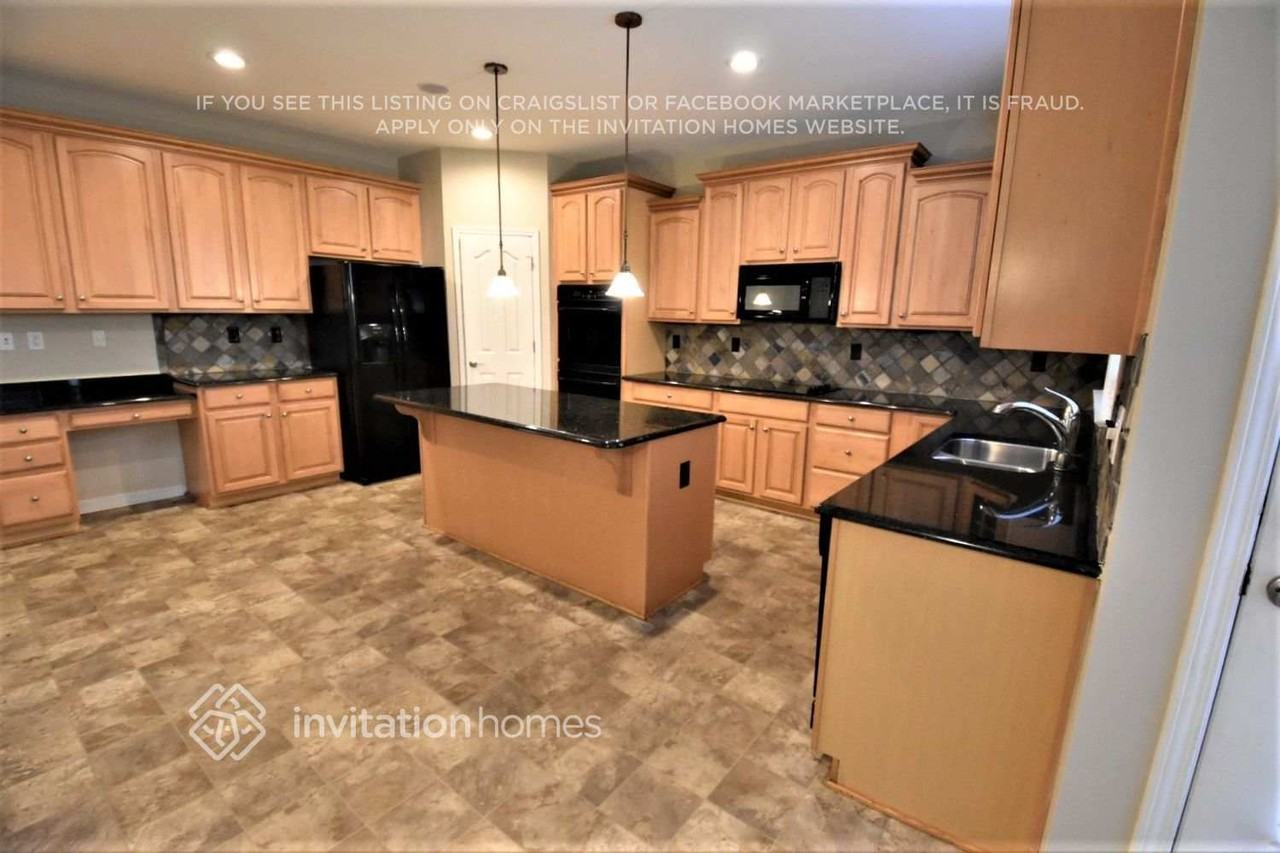 1942 Woodstream Rd - Photo 3 of 8
