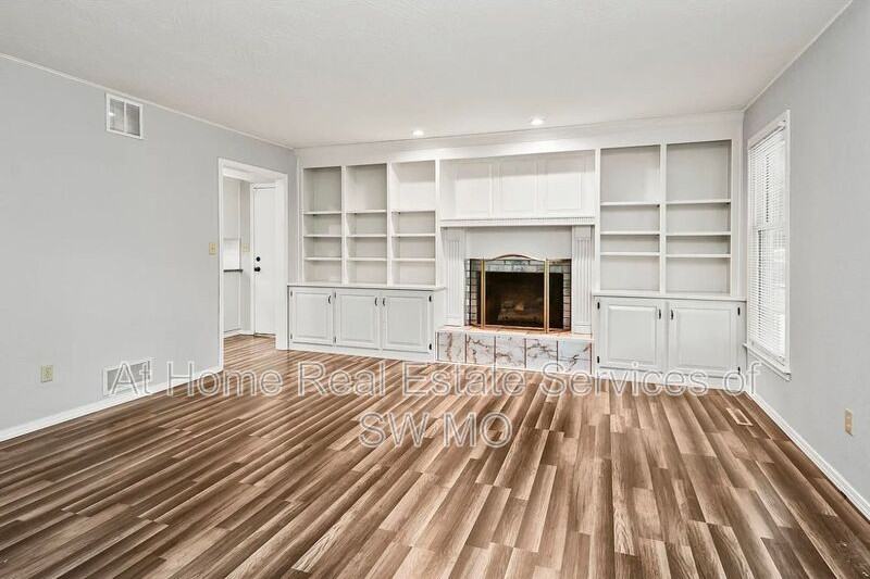 834 E Manchester Dr - Photo 2 of 26