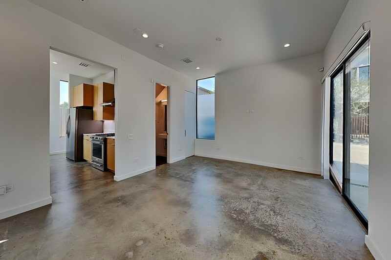904 Blackland Ct - Photo 3 of 16