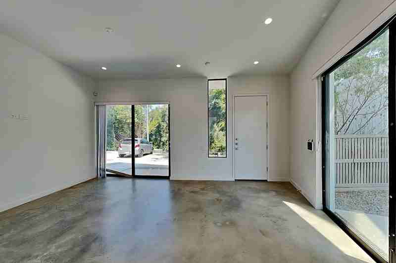 904 Blackland Ct - Photo 4 of 16