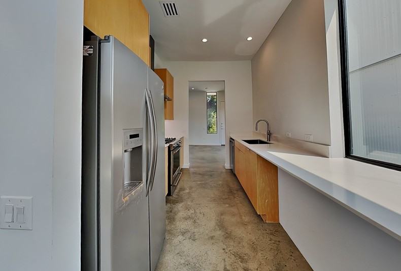 904 Blackland Ct - Photo 5 of 16