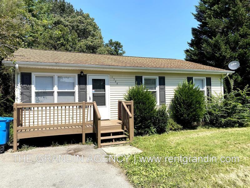 1344 Mabry Ave Se - Photo 2 of 20