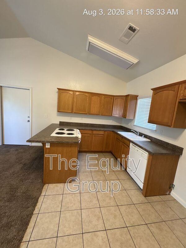 1319 S Crowe St #D - Photo 4 of 14