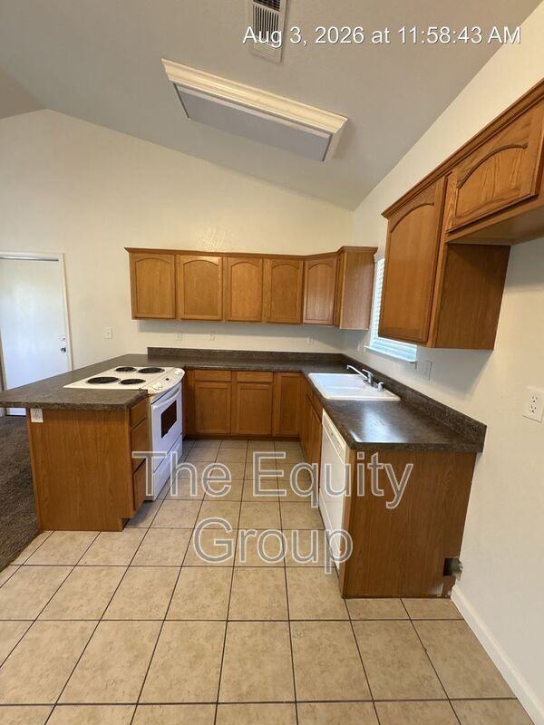 1319 S Crowe St #D - Photo 5 of 14