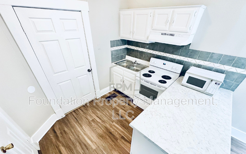 2106 Court Ave - Photo 3 of 15