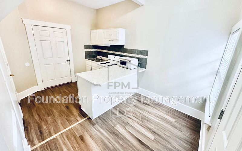2106 Court Ave - Photo 4 of 15