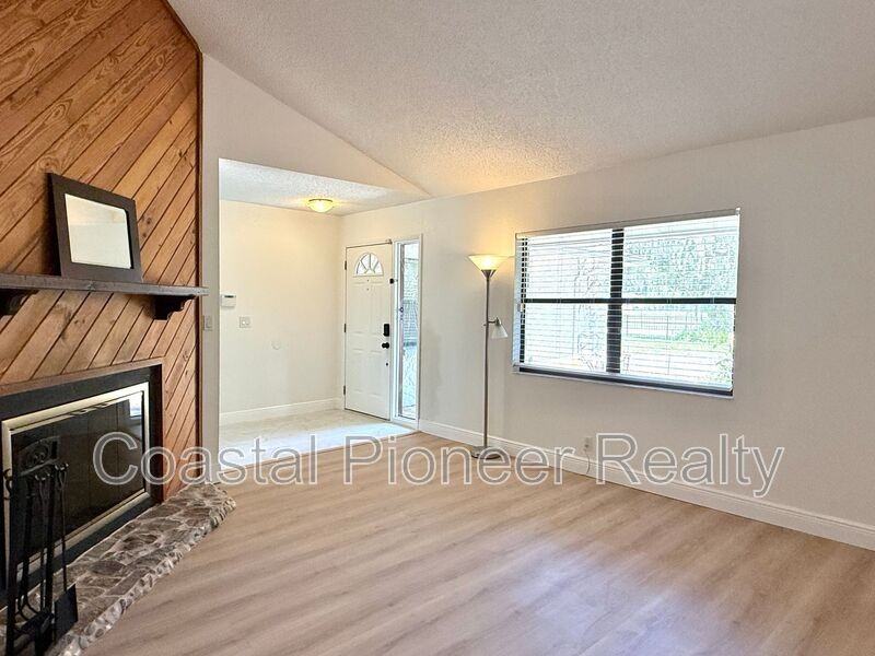 18306 Crawley Rd - Photo 6 of 50
