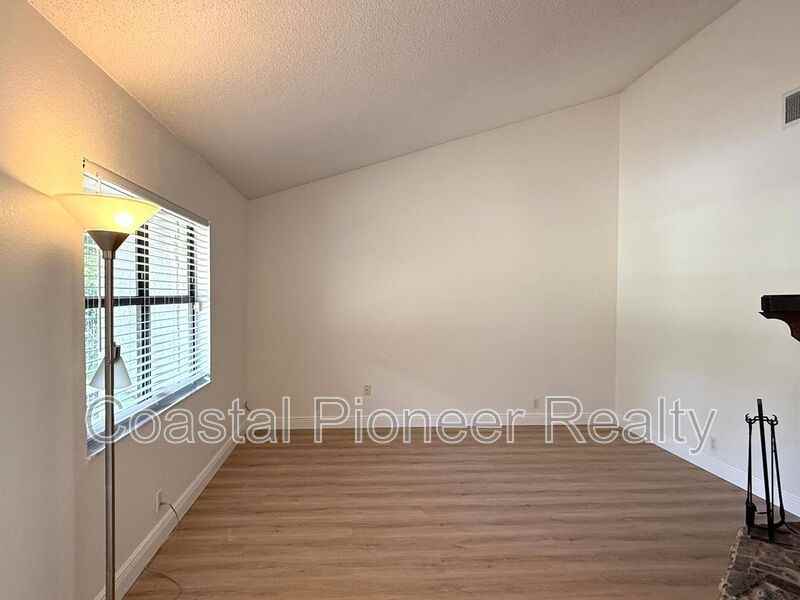 18306 Crawley Rd - Photo 7 of 50