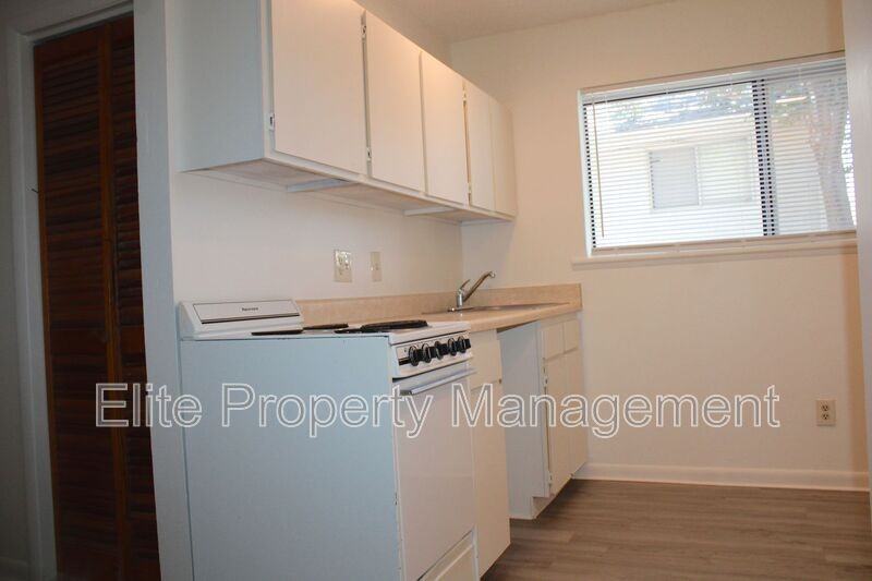 1529 Oakshire Ln #6 - Photo 3 of 10