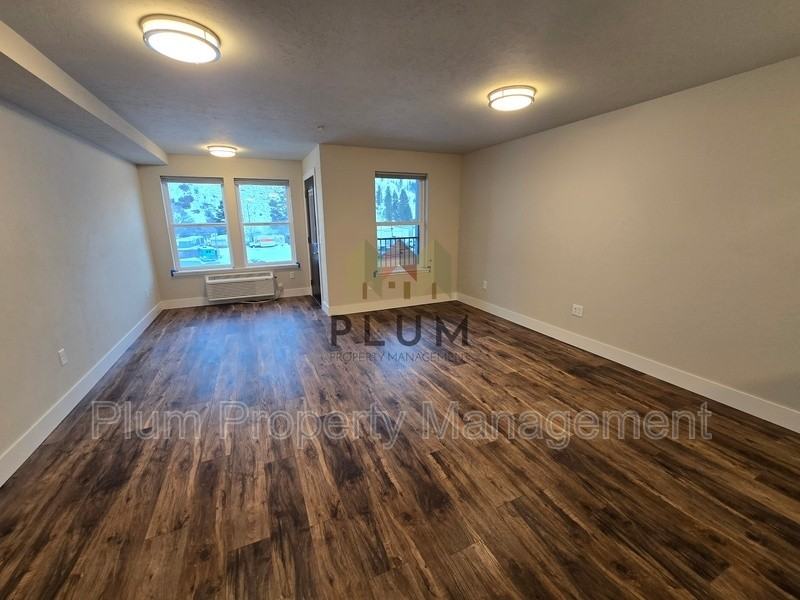 420 Minnesota Ave #306 - Photo 4 of 27