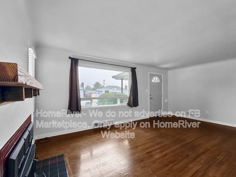 2704 W Hoffman Ave - Photo 2 of 23