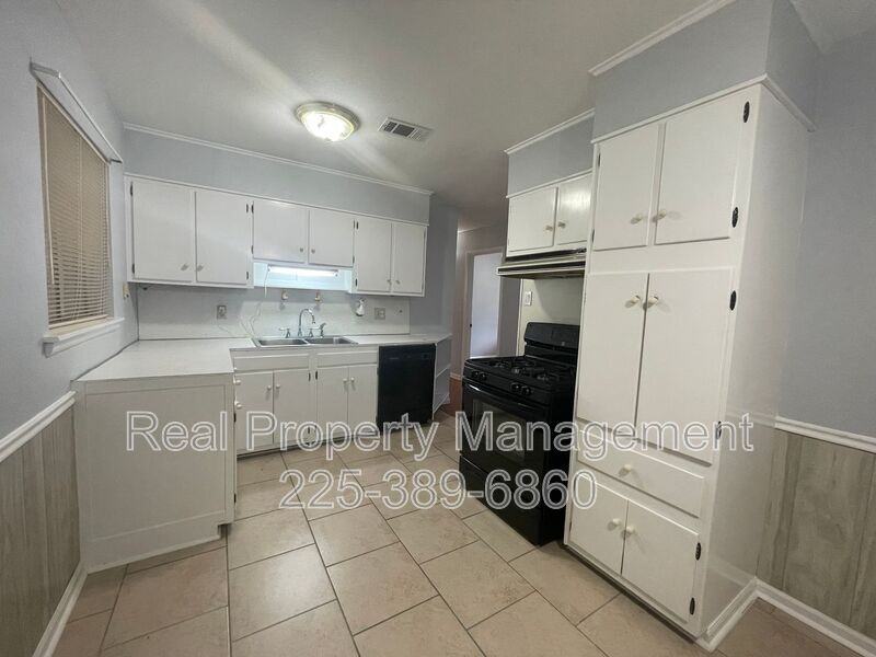 1875 Lombard Dr - Photo 3 of 21