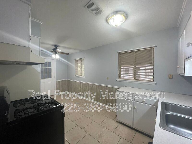 1875 Lombard Dr - Photo 4 of 21