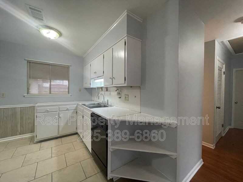 1875 Lombard Dr - Photo 5 of 21
