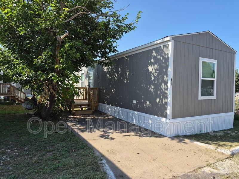 2501 Martin Luther King Blvd - Photo 2 of 20