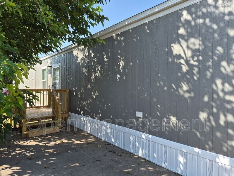 2501 Martin Luther King Blvd - Photo 3 of 20