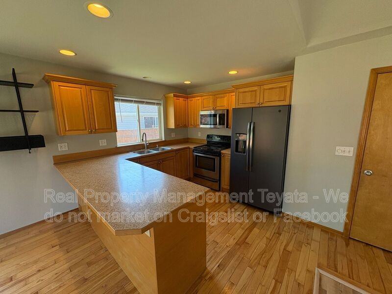 8390 Richmond Park Rd - Photo 4 of 25