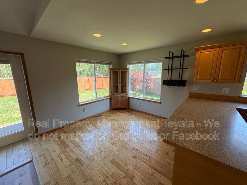 8390 Richmond Park Rd - Photo 6 of 25