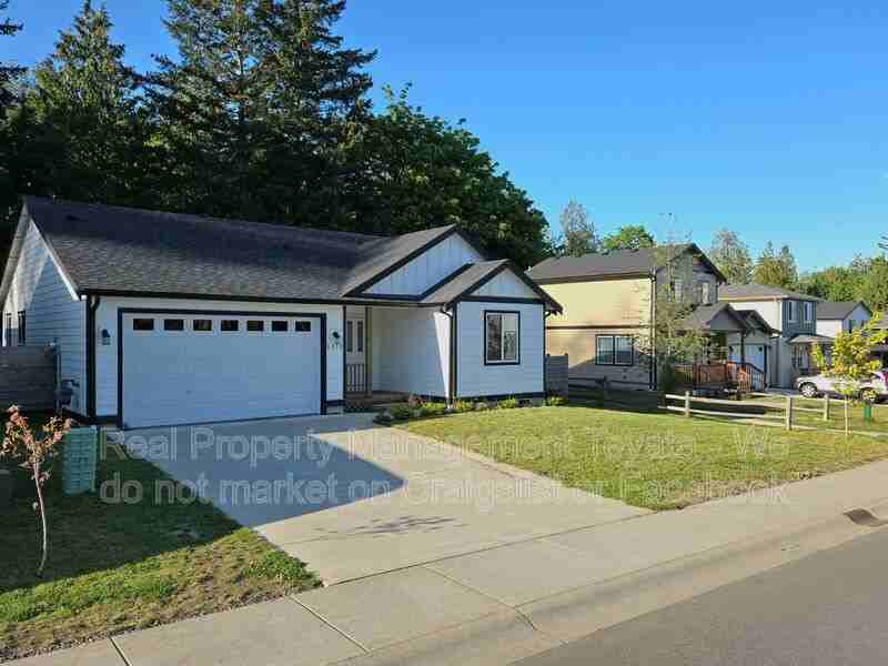 6270 Fernridge Dr - Photo 2 of 13