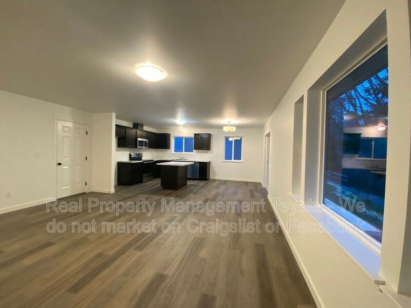 6270 Fernridge Dr - Photo 4 of 13