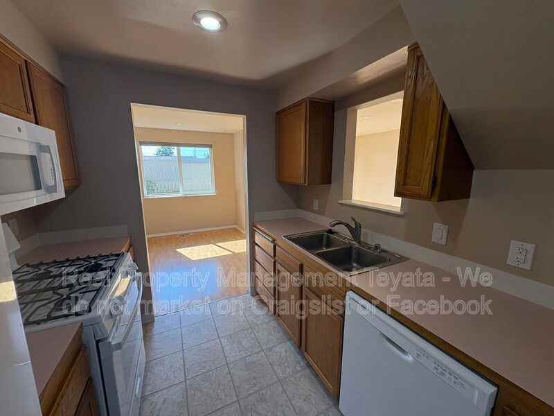 2417 Xenia St - Photo 7 of 21