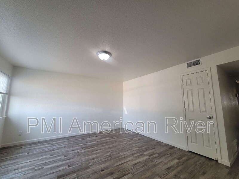 7147 Bacchini Ave - Photo 4 of 13