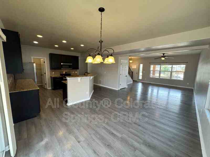 10394 Abrams Dr - Photo 6 of 38