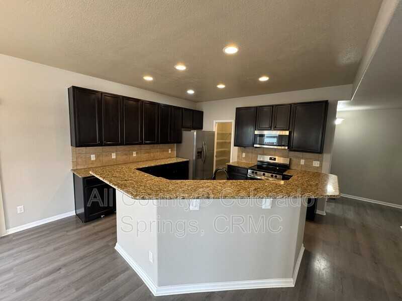 10394 Abrams Dr - Photo 7 of 38