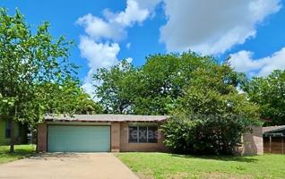 featured image of 1408 Glencrest Dr