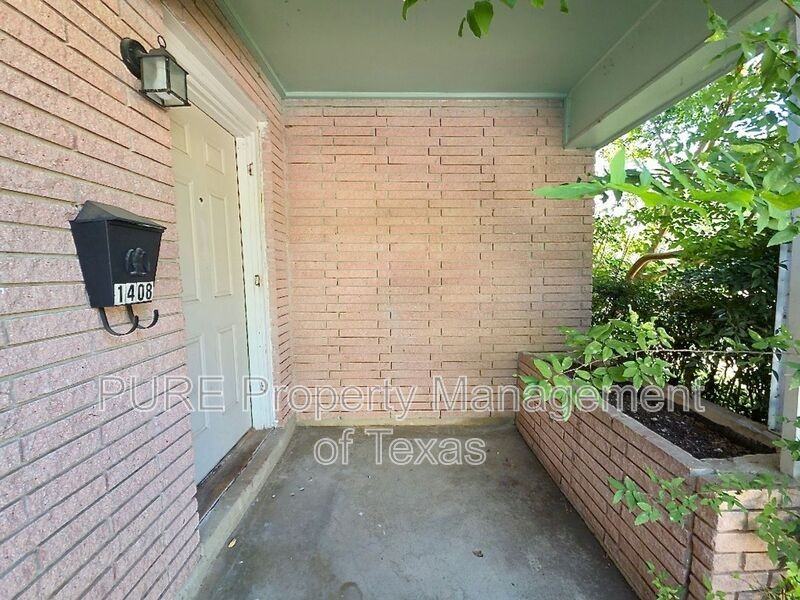 1408 Glencrest Dr - Photo 2 of 19