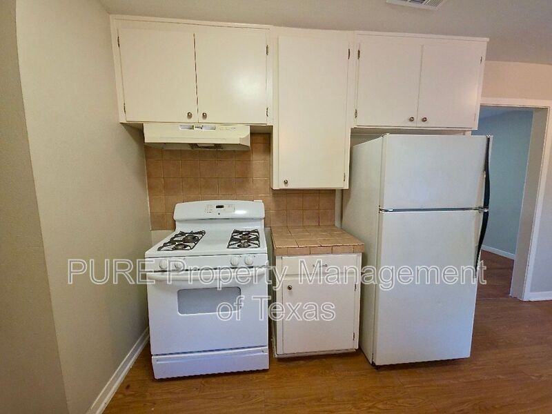 1408 Glencrest Dr - Photo 7 of 19